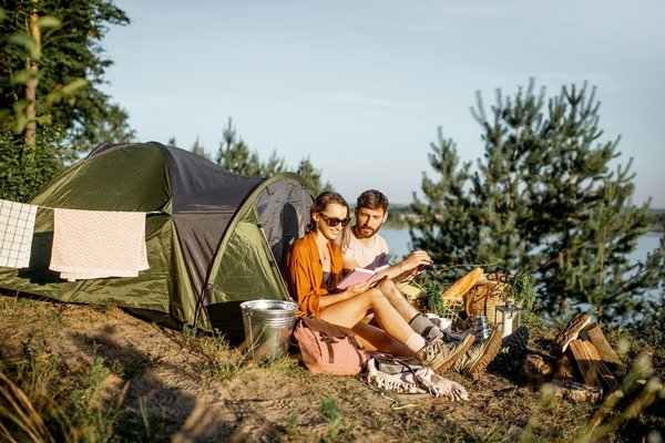 What are the best UK campsites close to historic Roman ruins?