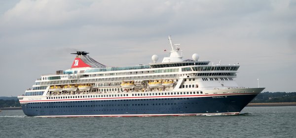 Which UK cruises offer interactive workshops on British historical crafts?