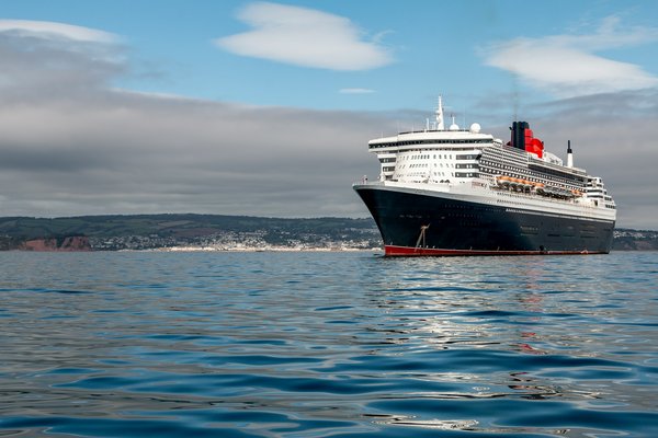 Which UK cruises provide the most engaging culinary tours of coastal towns?