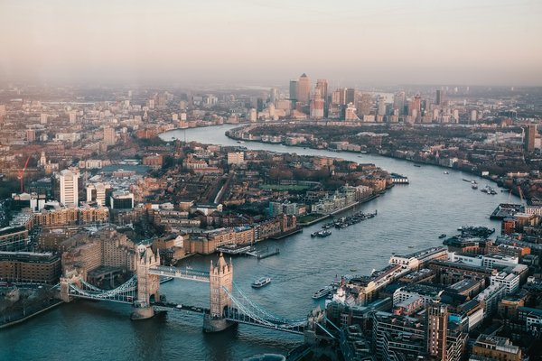 What are the top tips for a budget-friendly trip to London's South Bank?