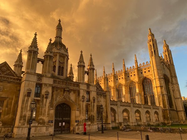 What are the top locations for learning about medieval British history through live demonstrations?